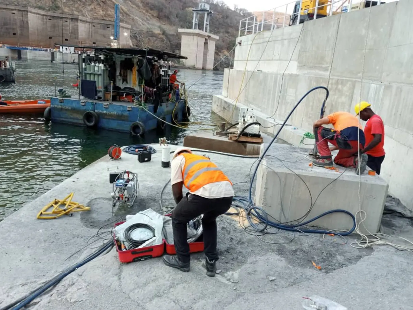 Lugeon packer testing from the cofferdam piers at Kariba